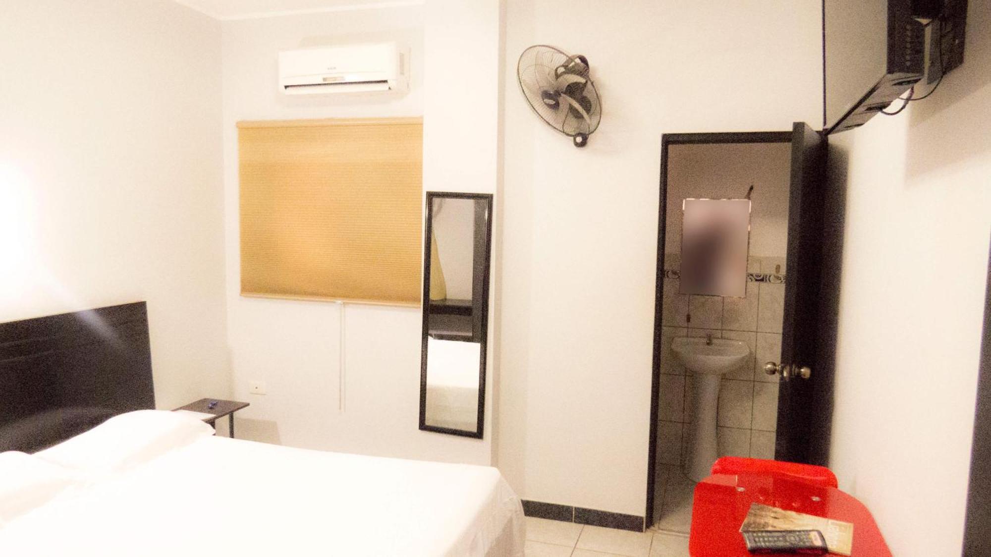 Jer'S Hostal Tumbes Esterno foto