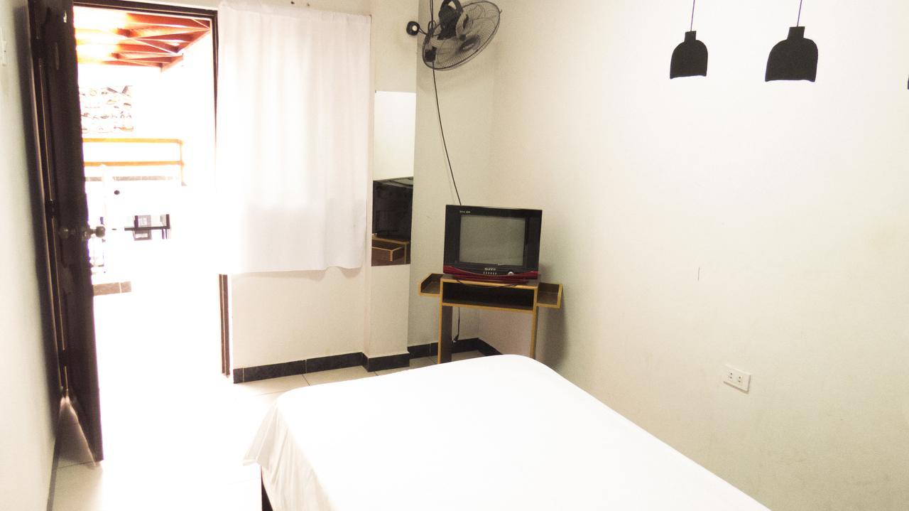 Jer'S Hostal Tumbes Esterno foto