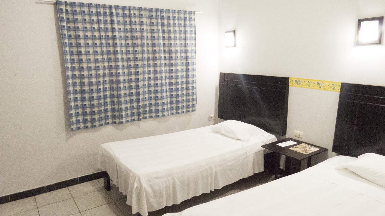 Jer'S Hostal Tumbes Esterno foto