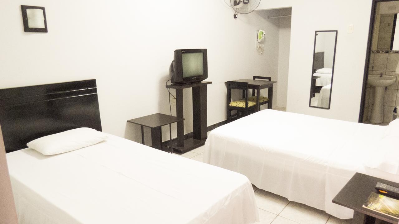 Jer'S Hostal Tumbes Esterno foto