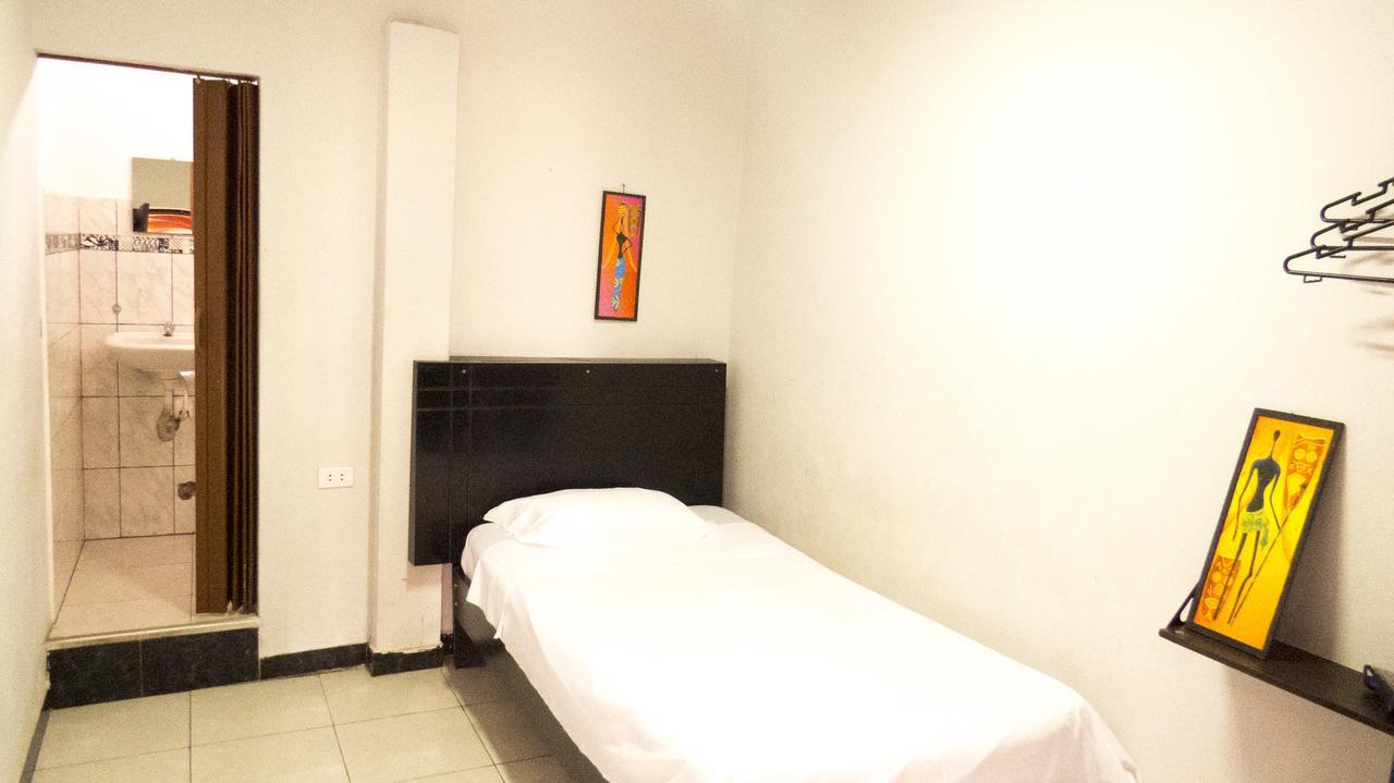 Jer'S Hostal Tumbes Esterno foto
