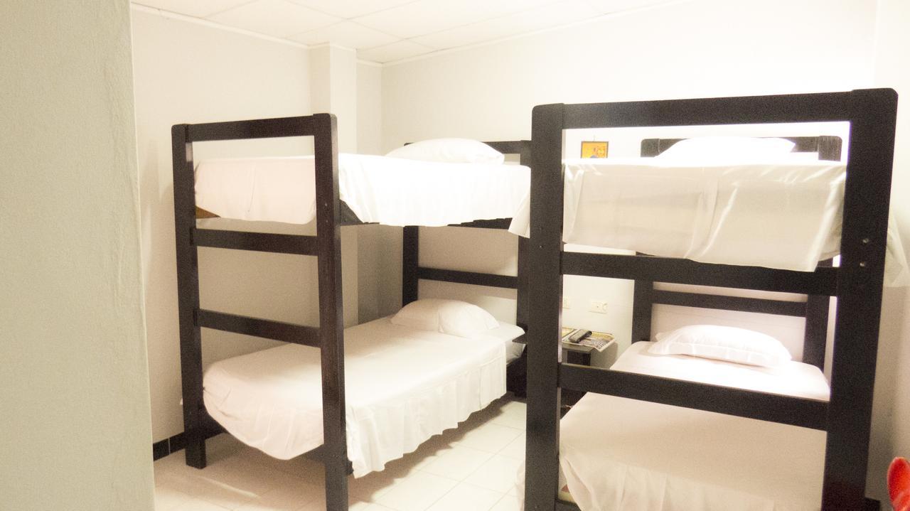 Jer'S Hostal Tumbes Esterno foto