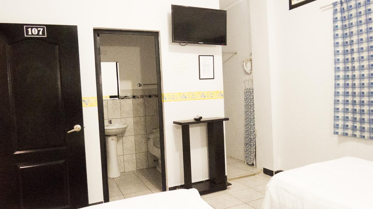 Jer'S Hostal Tumbes Esterno foto