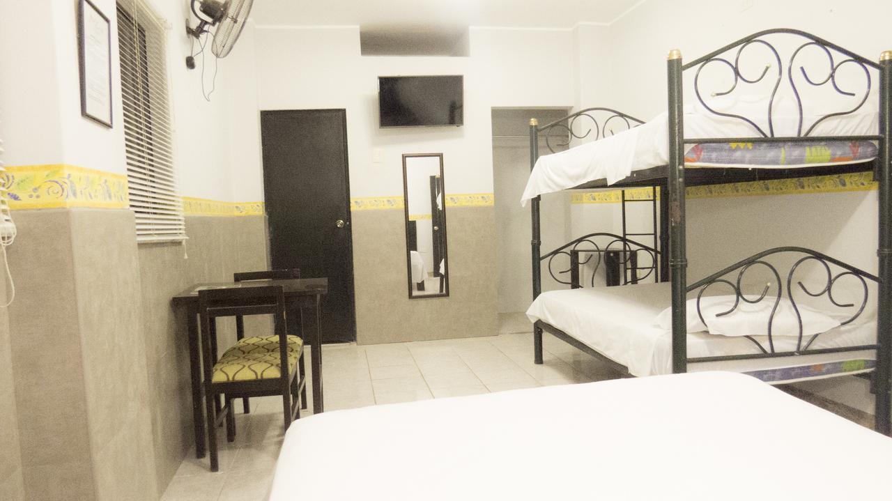 Jer'S Hostal Tumbes Esterno foto