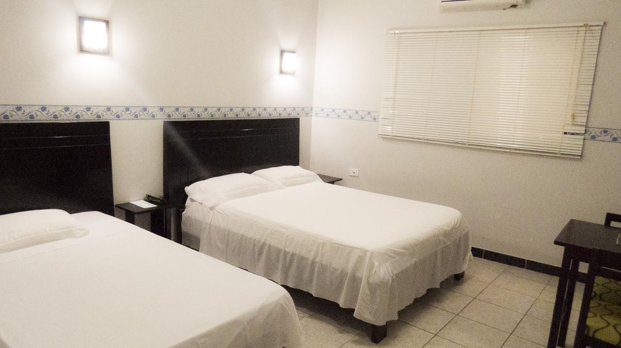 Jer'S Hostal Tumbes Esterno foto