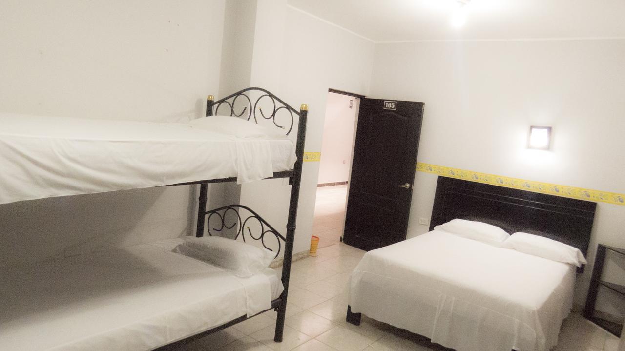Jer'S Hostal Tumbes Esterno foto