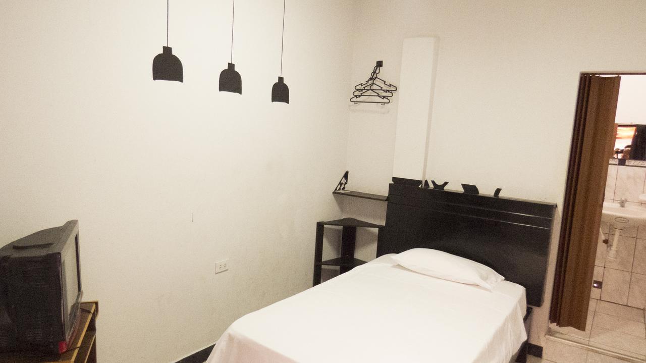 Jer'S Hostal Tumbes Esterno foto