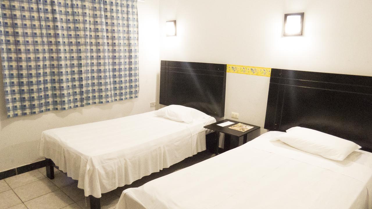 Jer'S Hostal Tumbes Esterno foto