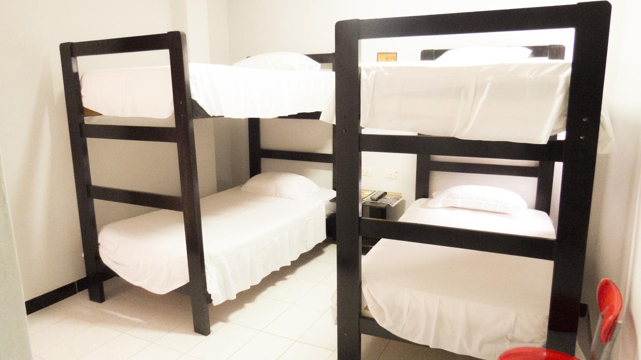 Jer'S Hostal Tumbes Esterno foto