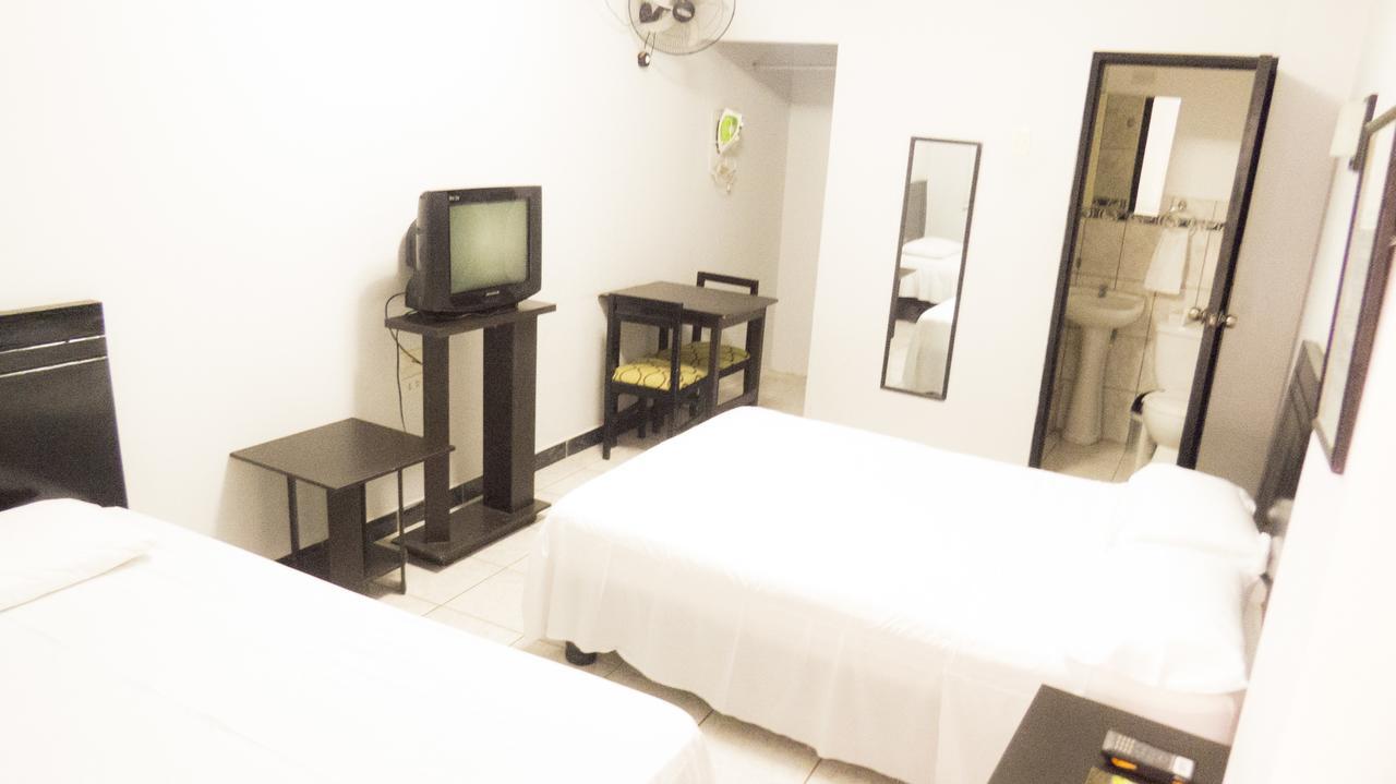 Jer'S Hostal Tumbes Esterno foto