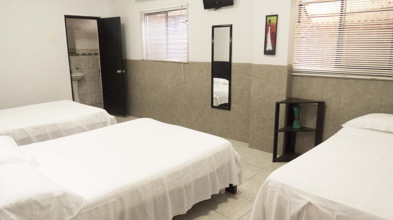 Jer'S Hostal Tumbes Esterno foto