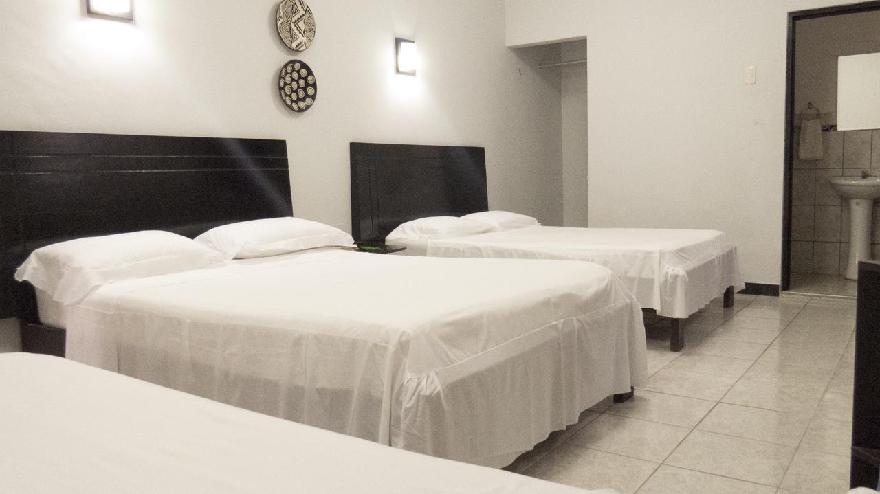 Jer'S Hostal Tumbes Esterno foto