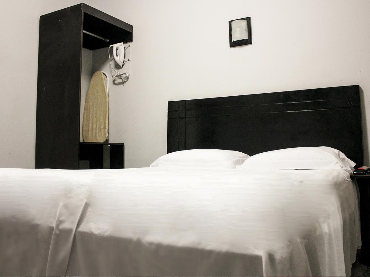 Jer'S Hostal Tumbes Esterno foto