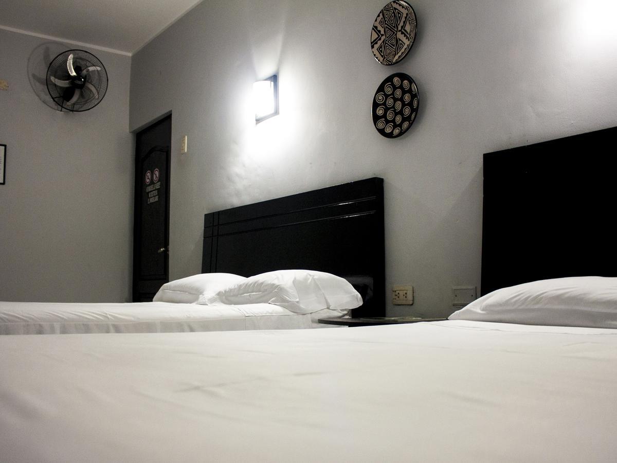 Jer'S Hostal Tumbes Esterno foto
