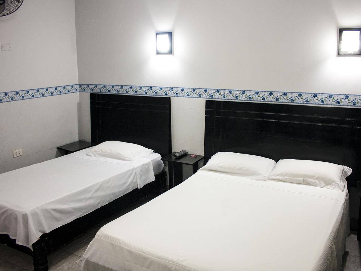 Jer'S Hostal Tumbes Esterno foto