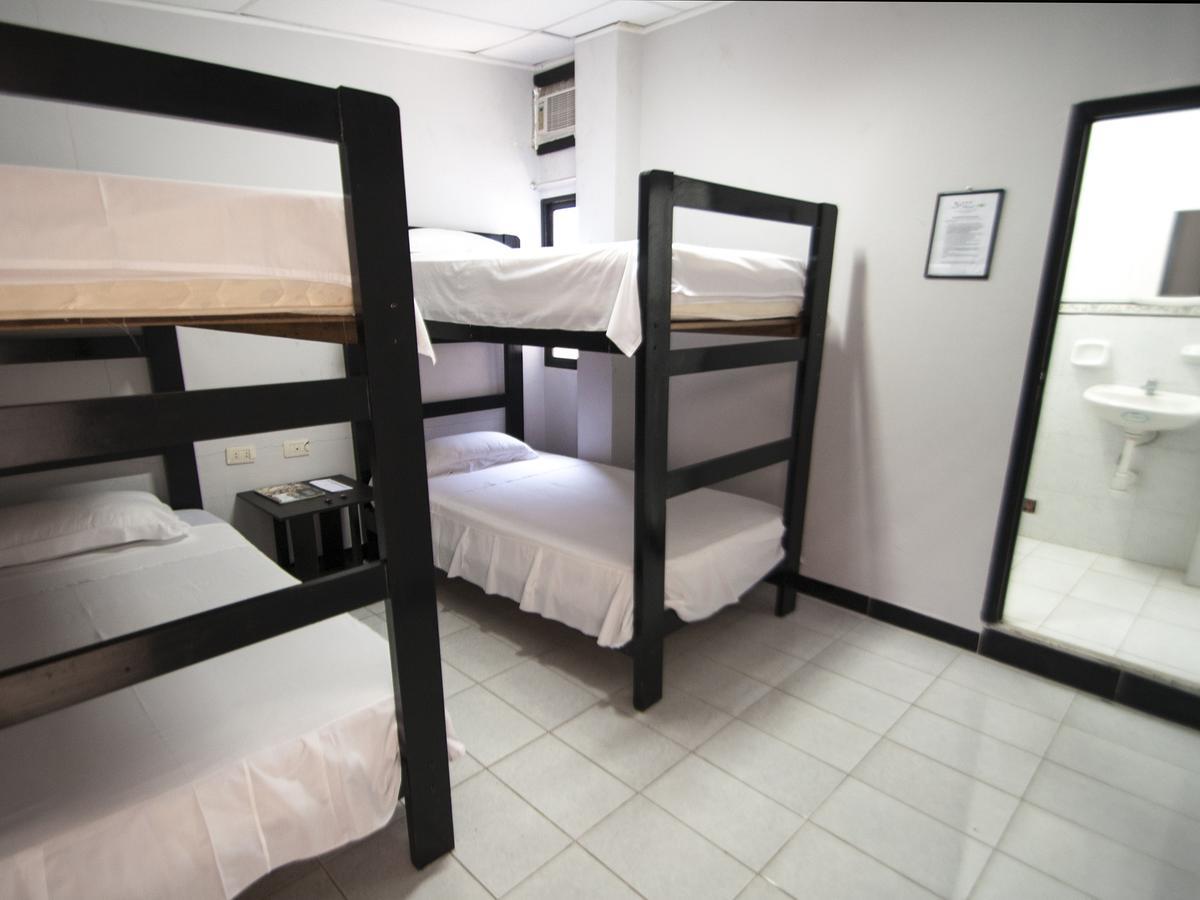 Jer'S Hostal Tumbes Esterno foto