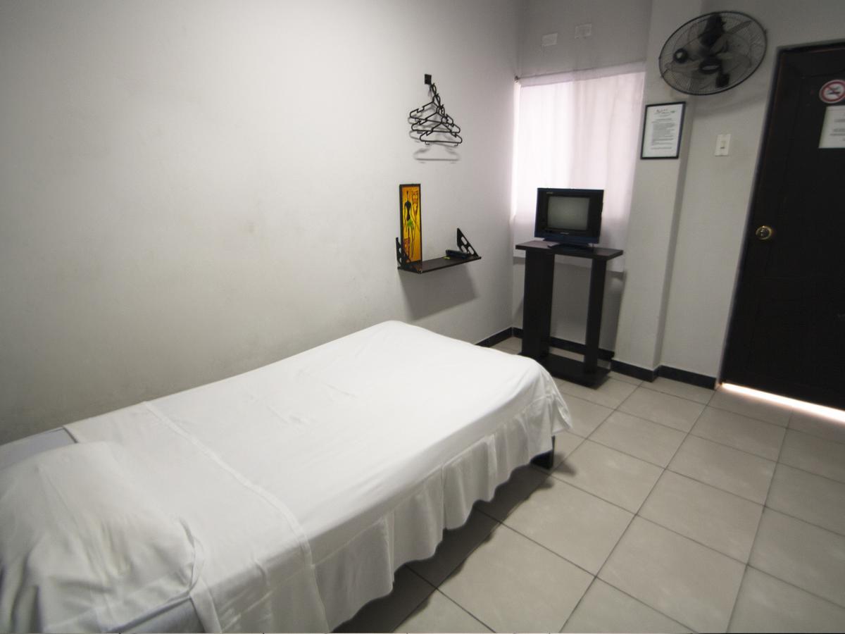 Jer'S Hostal Tumbes Esterno foto