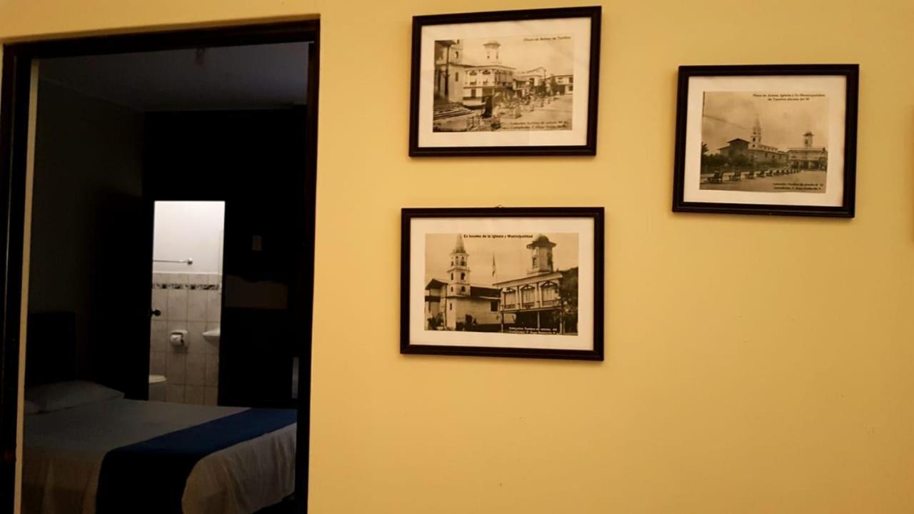 Jer'S Hostal Tumbes Esterno foto
